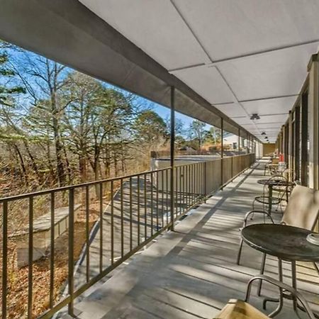 Stonegate Lodge King Bed Wifi 50 In Roku Tv Salt Water Pool Room # 101 Eureka Springs Exterior foto