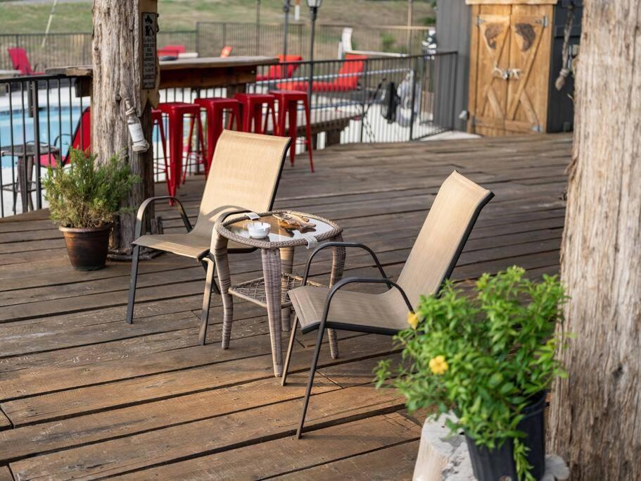 Stonegate Lodge King Bed Wifi 50 In Roku Tv Salt Water Pool Room # 101 Eureka Springs Exterior foto